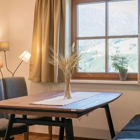 Ahrnhof Apartment *